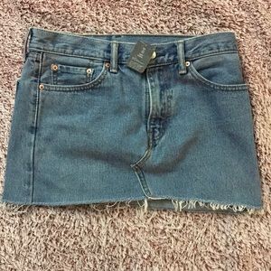 Levi’s mini denim skirt 100% cotton size 29x30
